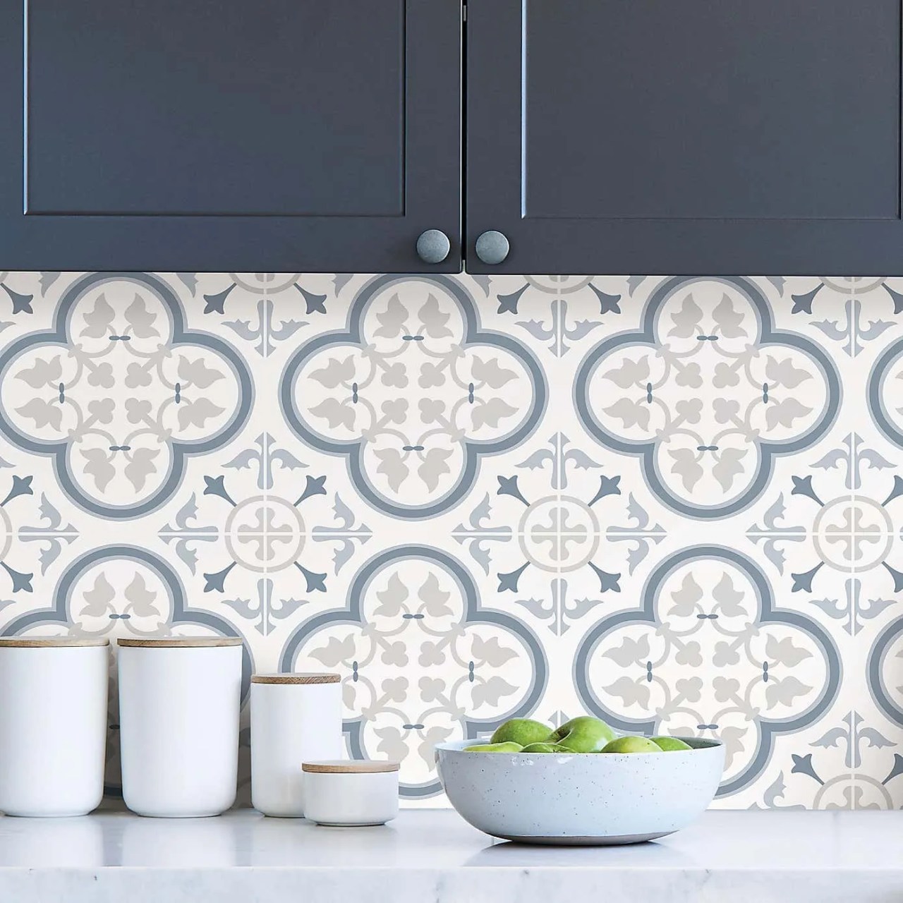 patterned blue and beige tiles in the kitchen with dark blue kitchen cabinets