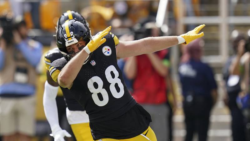 Pittsburgh Steelers tight end Pat Freiermuth celebrates after scoring a touchdown against the...
